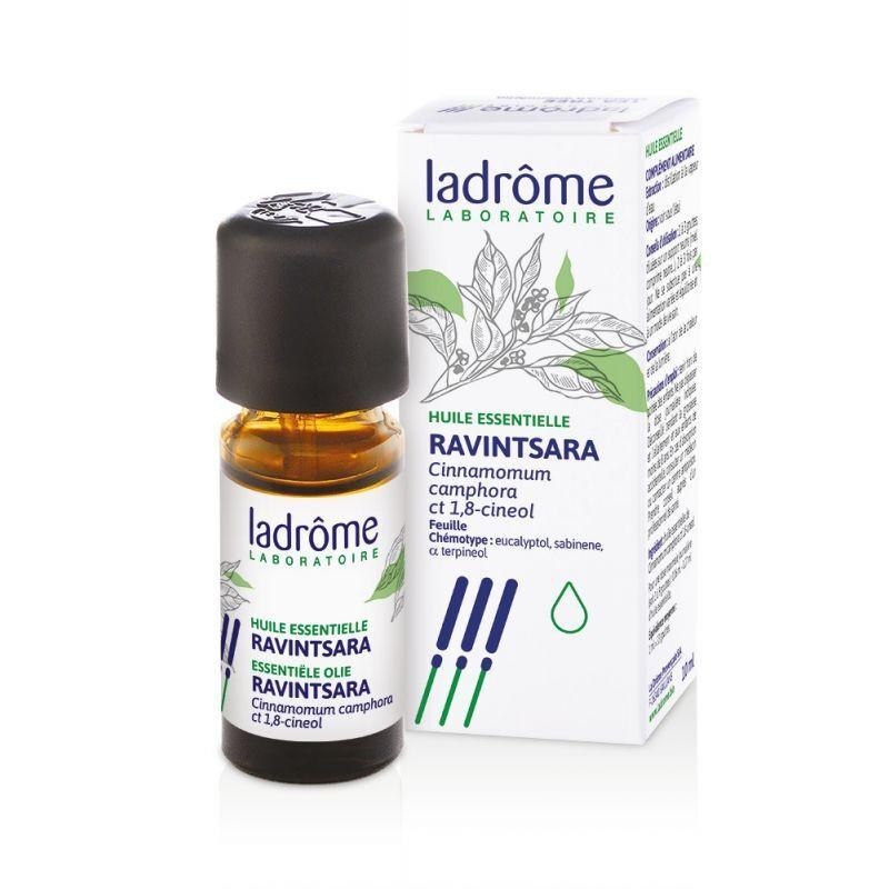 Huile essentielle de Ravintsara bio Ladrôme pour le bien-être respiratoire et la détente naturelle.