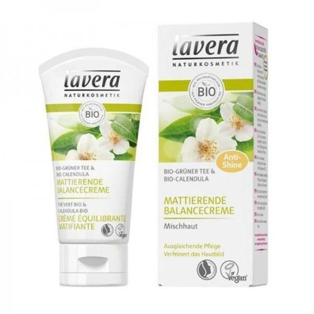 Crème équilibrante matifiante au thé vert bio de Lavera pour une peau hydratée et matifiée